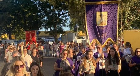 Milhares de fiéis incorporaram-se entre o final da tarde e o início da noite desta quarta-feira, 20 de setembro, na Procissão dos Pendões.