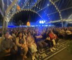 A programação dos espetáculos na Praça da Feira do São Mateus 2023 prosseguiu este domingo, 24 de setembro, com uma noite dedicada ao fado.