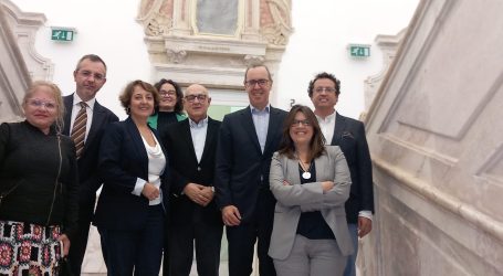 O presidente da Câmara Municipal de Elvas, comendador José Rondão Almeida, recebeu esta quinta-feira, dia 26, o conselho diretivo do Turismo de Portugal, e a Entidade Regional de Turismo do Alentejo e Ribatejo.