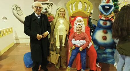 O Centro de Negócios Transfronteiriço esteve lotado na tarde desta quinta-feira, dia 7, no âmbito do Mercadinho de Natal do Agrupamento de Escolas Nº 1 de Elvas.
