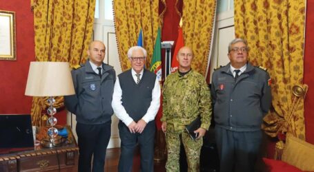 O presidente da Câmara Municipal de Elvas, comendador José Rondão Almeida, recebeu na manhã desta terça-feira o chefe de Estado Maior General das Forças Armadas, Major- General Fonseca Lopes