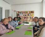 As alunas da Universidade Sénior de Elvas realizaram workshop sobre arranjos florais, com a colaboração da Servilusa