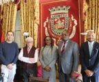 A adida da embaixada da República de Angola em Espanha, Paula Lisboa, reuniu esta quinta-feira, dia 27, com o presidente da Câmara Municipal de Elvas, comendador José Rondão Almeida.