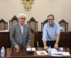 O presidente da Câmara Municipal de Elvas, comendador José Rondão Almeida, assinou esta quarta-feira a consignação da empreitada da Requalificação do Aqueduto da Amoreira
