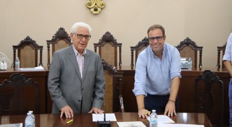 O presidente da Câmara Municipal de Elvas, comendador José Rondão Almeida, assinou esta quarta-feira a consignação da empreitada da Requalificação do Aqueduto da Amoreira