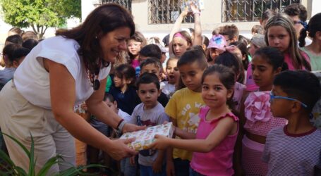 A Câmara Municipal de Elvas, para assinalar o Dia Mundial da Criança, entregou ao longo desta quinta-feira, as prendas a todas as crianças das creches, jardins-de-infância, e escolas básicas do 1º Ciclo do concelho