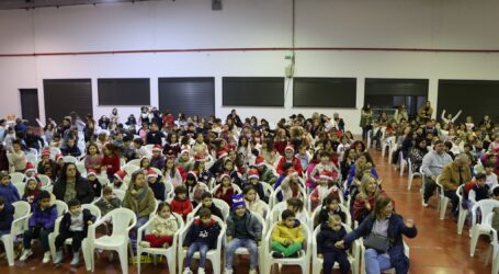 1º Ciclo de Elvas, das escolas do Agrupamento de Santa Luzia de Elvas, receberam  no centro de Negócios Transfronteiriço as prendas de Natal oferecidas pela Câmara Municipal de Elvas e Junta de Freguesia