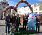 A primeira edição da Feira da Páscoa, uma iniciativa que promete animar o centro histórico de Elvas durante o período festivo, abriu  ao público