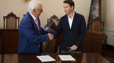 O presidente da Câmara Municipal de Elvas, comendador José Rondão Almeida, assinou esta segunda-feira a consignação da empreitada de Ampliação do Lar de Santa Eulália, com a empresa SENPAPOR, representada pelo Eng. Hélio Tavares