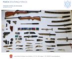 PSP de Elvas detém suspeito de violência doméstica e apreende-lhe verdadeiro arsenal de armas