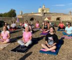Aula aberta de Yoga no Forte da Graça