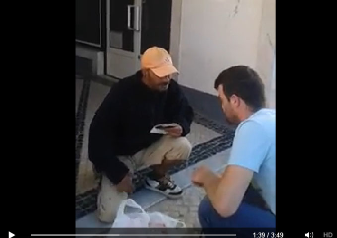 Jovem que lançou o desafio entrega bens alimentares