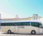 A Câmara Municipal de Elvas adquiriu um novo autocarro para o transporte de 59 passageiros, num investimento superior a 250 mil euros.