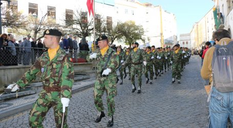 Em dia de homenagem, Autarquia entregou Medalha de Ouro ao Exército