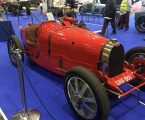 Vila medieval de Monsaraz recebe encontro mundial de automóveis Bugatti