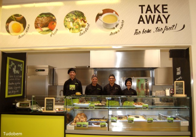 Unidade “Take-away” com os respetivos cozinheiros