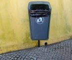 O centro histórico de Elvas tem novas papeleiras, colocadas pela Câmara Municipal
