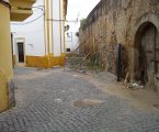 A Câmara Municipal de Elvas iniciou a obra de intervenção na muralha da Avenida de São Domingos