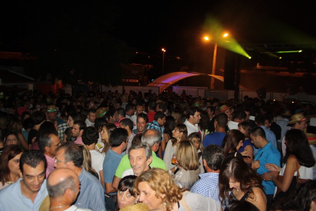Noite de Festa no Moto-Clube com o Remember Europa