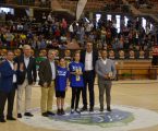 Tiago Afonso na entrega da taça ao Real Madrid em basquetebol