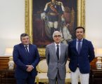 MUNICÍPIO DE DE VILA VIÇOSA PROCEDEU À ENTREGA DO DOSSIER DE CANDIDATURA DE VILA VIÇOSA – SEDE DUCAL AO PRESIDENTE DA ASSEMBLEIA DA REPÚBLICA